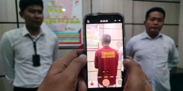 Seorang Tukang Parkir di Kota Pontianak menjadi tersangka usai melakukan pengrusakan mobil milik konsumen Alfamart. Foto HYD Jurnalis.co.id