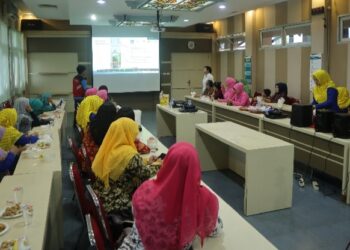 Srikandi PLN UID Kalbar dan PIKK PLN UP3 Singkawang Sosialisasikan Aplikasi PLN Mobile ke Organisasi Wanita di Singkawang