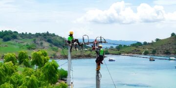 PLN Berhasil Sambungkan Listrik dari Pulau Sumbawa ke Bajo Pulau di NTB, Warga Kini Nikmati Listrik 24 Jam