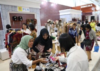 Produk Kerajinan UMK Binaan PLN di INACRAFT 2024 Dibanjiri Peminat
