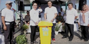 PLN Kalbar Gandeng Stakeholder dan Komunitas Bersihkan Sampah Kawasan Masjid Jami’ hingga Istana Kadariah