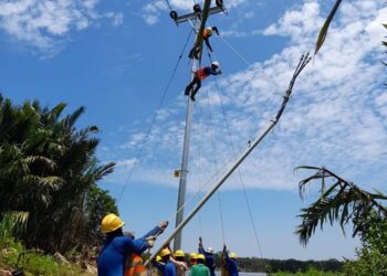 Jelang HUT RI, 13 Desa di Kabupaten Sintang Kini Terang dengan Listrik PLN