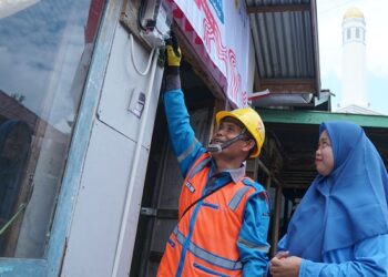 Rayakan HUT ke-79 RI, Donasi Pegawai PLN Nyalakan 7.357 Listrik Gratis bagi Keluarga Kurang Mampu