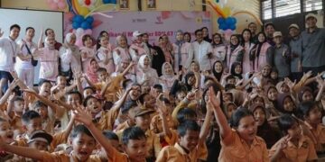Peringati Hari Anak Nasional, Srikandi PLN Grup Kalbar Bantu Fasilitas Belajar di SDN 67 Singkawang