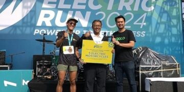 Lima Pengemudi Ojol Prasejahtera Peroleh Motor Listrik di PLN Electric Run 2024