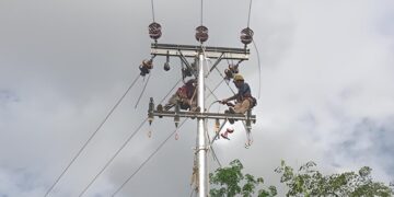 Kobarkan Semangat Hari Pahlawan, PLN Nyalakan Ratusan Rumah Warga di Desa Pengkadan Sungai Rupa