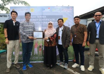 PT United Tractors Pontianak Akselerasi Energi Terbarukan dengan REC dari PLN
