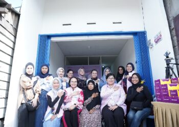 Srikandi PLN Bangun Rumah Harapan di Desa Kuala Dua