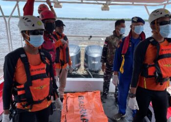 Dua Kapal Tenggelam di Muara Jungkat, Iwan Ditemukan Tewas Mengapung