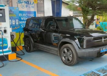 Transformasi Hijau di Hari Buruh, PLN Ajak Masyarakat Singkawang Gunakan Kendaraan Listrik