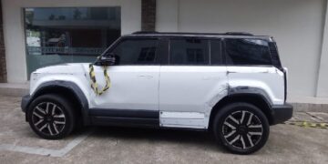 Mobil Dikemudikan Emak-emak di Pontianak Terguling Tabrak 9 Motor dan Ruko