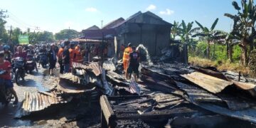 Jago Merah Mengamuk, Empat Kios di Sungai Kakap Rata dengan Tanah