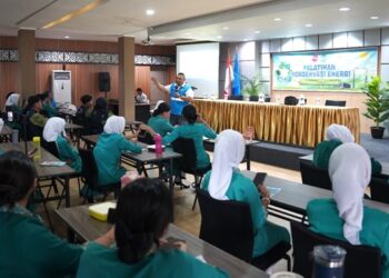 Menyala Bersama Generasi Muda PLN Goes to School Tanamkan Semangat Konservasi Energi dan Keselamatan