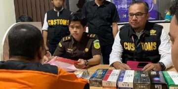 Bea Cukai Limpahkan Tersangka dan Barang Bukti Kasus Rokok Ilegal ke Kejari Ketapang