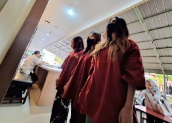 Tak Hanya Dianiaya, Tiga Wanita Muda Ini Bikin Korbannya Bugil dan Direkam hingga Viral