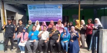 Dosen Ilmu Kelautan dan Perikanan Polnep bersama Kelompok Dasawisma Bougenvile usai pelatihan mengolah ikan segar menjadi barang jadi. Foto: Jurnalis.co.id