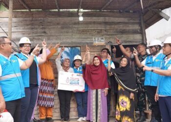 Hadiah HUT ke-80 RI, PLN Sambungkan Listrik Gratis Bagi 80 Keluarga di Kalbar