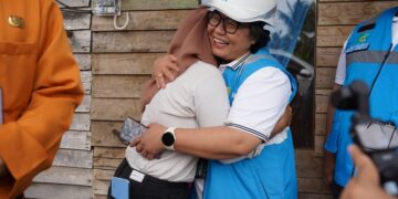 Saat Lampu Menyala, Doa Seorang Ibu di Mempawah Pecah Jadi Air Mata Bahagia