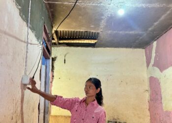 Kado HUT RI, PLN Salurkan Bantuan Pasang Listrik Gratis 2.821 Keluarga Prasejahtera di Seluruh Indonesia