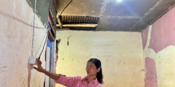 Kado HUT RI, PLN Salurkan Bantuan Pasang Listrik Gratis 2.821 Keluarga Prasejahtera di Seluruh Indonesia