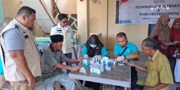 YBM PLN Kalbar Ringankan Beban Warga Pesisir Sambas Lewat Layanan Kesehatan Gratis