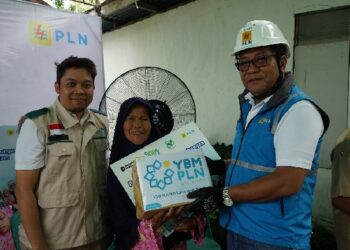 PLN Nyalakan Harapan Warga Pra-Sejahtera di Desa Rasau Jaya Tiga, Kubu Raya