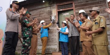 PLN Terangi Kalbar: Puluhan Cahaya Harapan di Hari Listrik Nasional ke-80