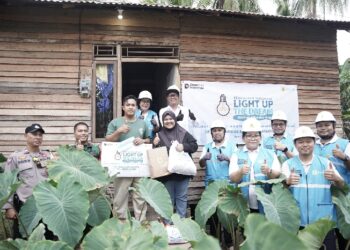 Cahaya Ramadan! PLN Terangi 49 Rumah Keluarga Prasejahtera Lewat Listrik Gratis