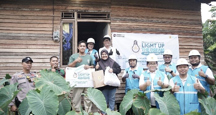Cahaya Ramadan! PLN Terangi 49 Rumah Keluarga Prasejahtera Lewat Listrik Gratis