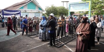 Diserbu Warga, 1.200 Paket Sembako Pasar Murah Ramadan PLN Kalbar Ludes dalam Tiga Jam