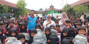 Bangkitkan Semangat Belajar, Danantara dan PLN Salurkan 262 Paket Perlengkapan Sekolah di Sungai Raya