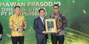 Dirut PLN Darmawan Prasodjo Raih Penghargaan Green Leadership, PLN Borong 11 PROPER Emas KLH 2025