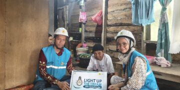 PLN Hadirkan Cahaya dan Harapan Rumah Ibu Mastur di Sambas