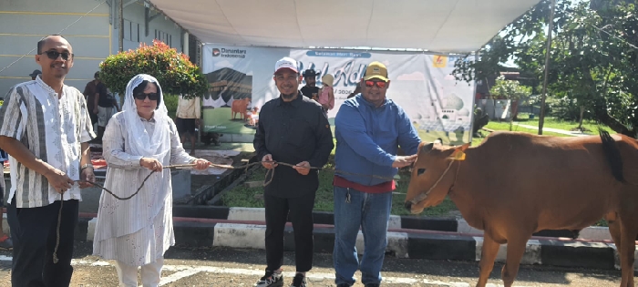 PLN UID Kalbar Salurkan 3.437 Kantong Daging Kurban untuk Masyarakat