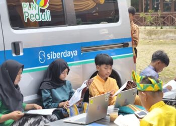 PLN Peduli Hadirkan Cahaya Literasi dari Kota hingga Pelosok: GLIMOLING jadi Motor Penggerak Pendidikan Digital Kalbar
