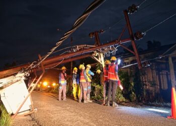 PLN Gerak Cepat Pulihkan Listrik Pascacuaca Ekstrem di Sambas