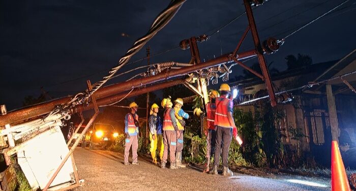 PLN Gerak Cepat Pulihkan Listrik Pascacuaca Ekstrem di Sambas