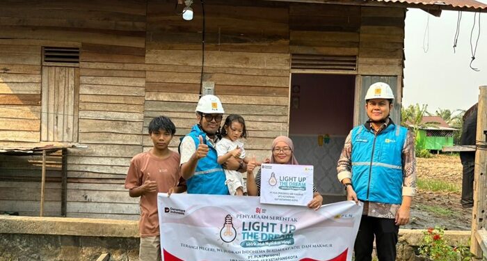 PLN UP3 Ketapang Hadirkan Terang Melalui Program Light Up The Dream di Benua Kayong
