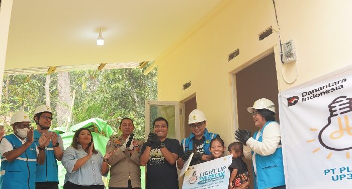 Bertahun-tahun Menanti Rumah Layak, Kini Cahaya Harapan Menyala di Rumah Baru Lina