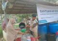 YBM PLN Kalbar Salurkan 64 Ribu Liter Air Bersih untuk Warga di 10 Lokasi
