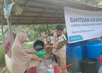 YBM PLN Kalbar Salurkan 64 Ribu Liter Air Bersih untuk Warga di 10 Lokasi