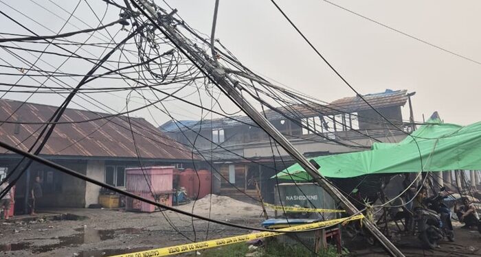 PLN Gerak Cepat Pulihkan Jaringan Listrik Pascakebakaran Pasar Sungai Duri Bengkayang